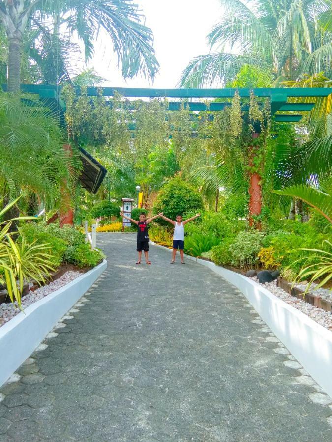 Paradise Island Park & Beach Resort Samal Exterior photo